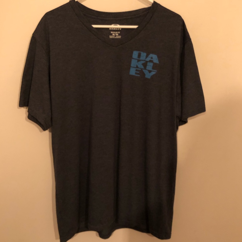 NWT Oakley Navy Tshirt Vneck